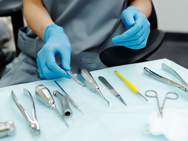 Oral surgery (extractions / wisdom tooth)
